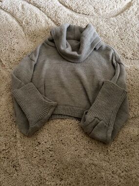 PrettyLittleThing Light Grey Cropped Turtleneck Sweater